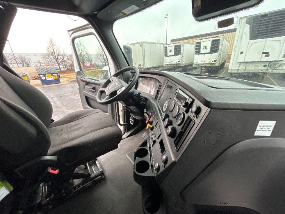 Sleeper Tractor-Heavy Duty Tractors-Freightliner-2023-T12664ST-Sturtevant-WI-678,220\n\t\tmiles-$ 55,500 - Image 15