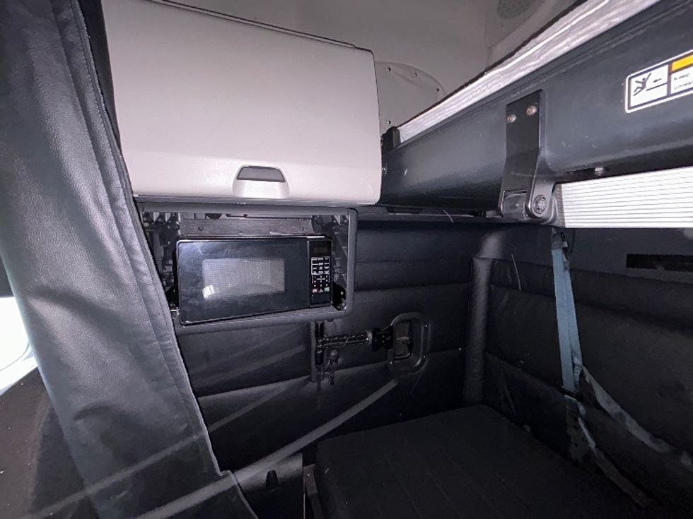 Sleeper Tractor-Heavy Duty Tractors-Freightliner-2023-T12664ST-Sturtevant-WI-678,220\n\t\tmiles-$ 55,500 - Image 19