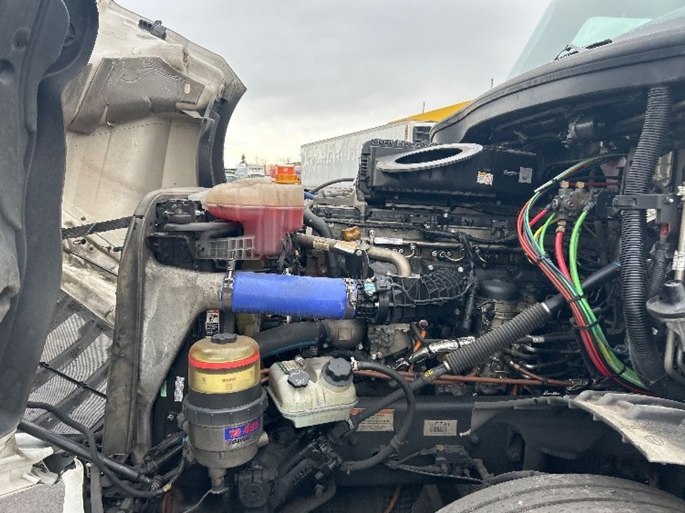 Sleeper Tractor-Heavy Duty Tractors-Freightliner-2023-T12664ST-Sturtevant-WI-678,220\n\t\tmiles-$ 55,500 - Image 21