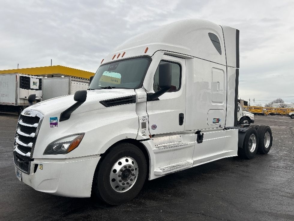 Sleeper Tractor-Heavy Duty Tractors-Freightliner-2023-T12664ST-Sturtevant-WI-678,220\n\t\tmiles-$ 55,500 - Image 3