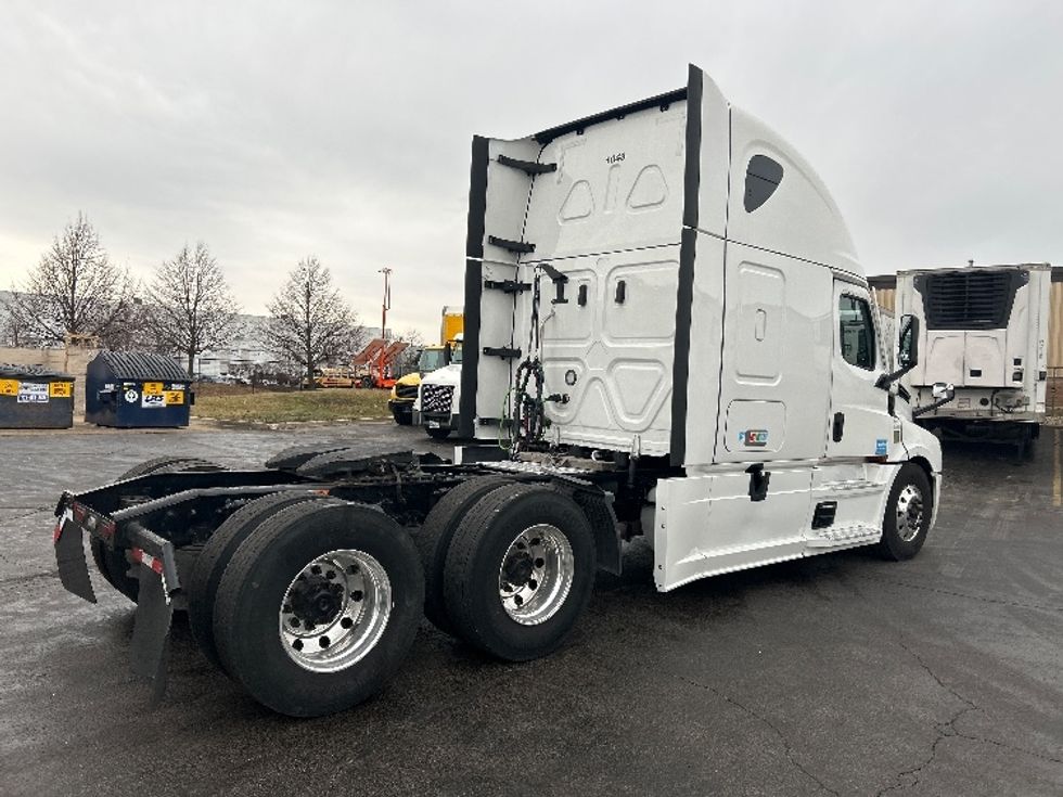 Sleeper Tractor-Heavy Duty Tractors-Freightliner-2023-T12664ST-Sturtevant-WI-678,220\n\t\tmiles-$ 55,500 - Image 7