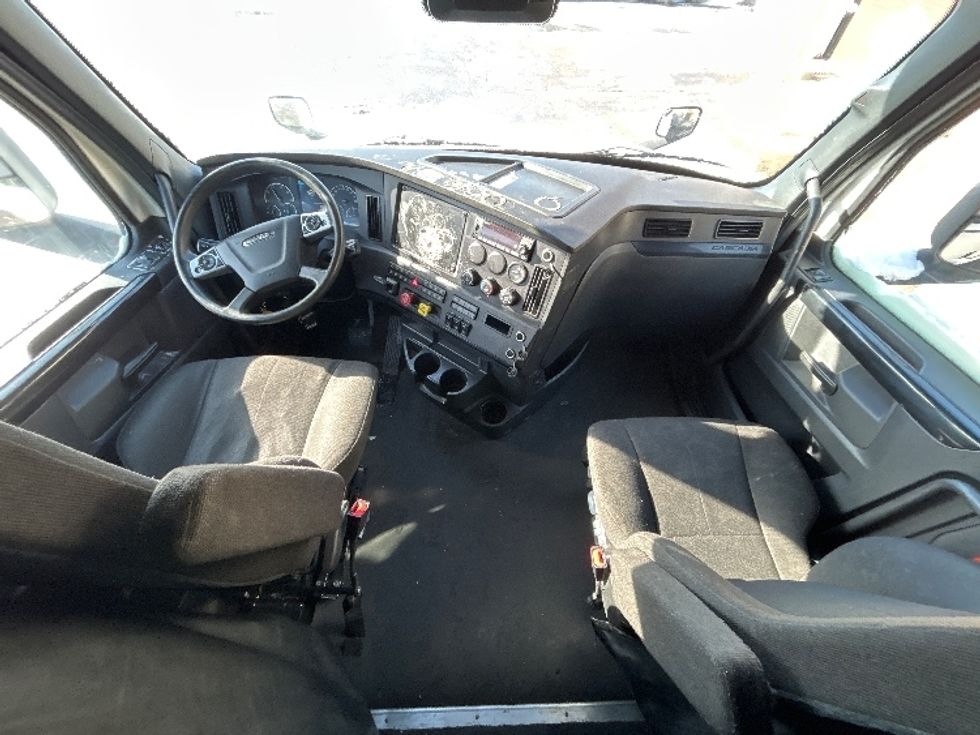 Sleeper Tractor-Heavy Duty Tractors-Freightliner-2023-T12664ST-Sturtevant-WI-724,261\n\t\tmiles-$ 52,000 - Image 12