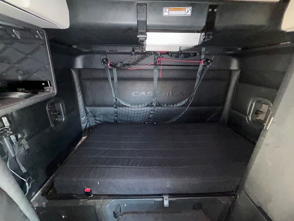 Sleeper Tractor-Heavy Duty Tractors-Freightliner-2023-T12664ST-Sturtevant-WI-724,261\n\t\tmiles-$ 52,000 - Image 16