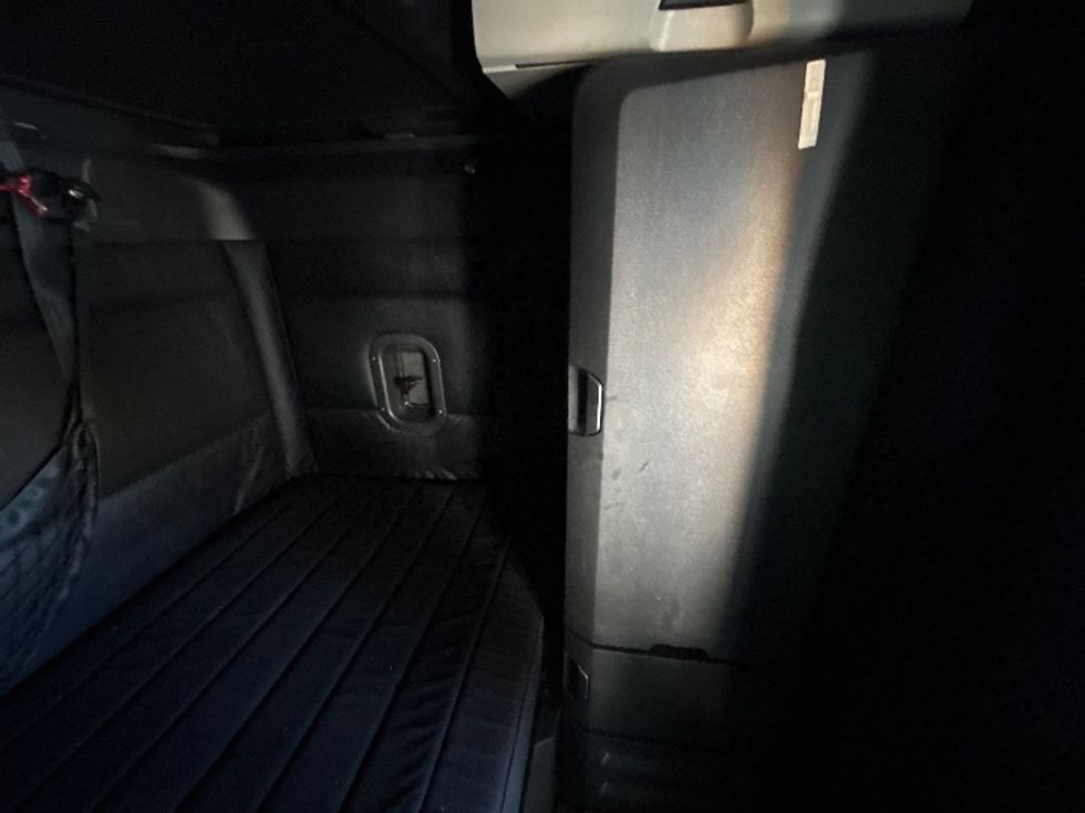 Sleeper Tractor-Heavy Duty Tractors-Freightliner-2023-T12664ST-Sturtevant-WI-724,261\n\t\tmiles-$ 52,000 - Image 18