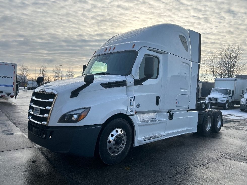 Sleeper Tractor-Heavy Duty Tractors-Freightliner-2023-T12664ST-Sturtevant-WI-724,261\n\t\tmiles-$ 52,000 - Image 3