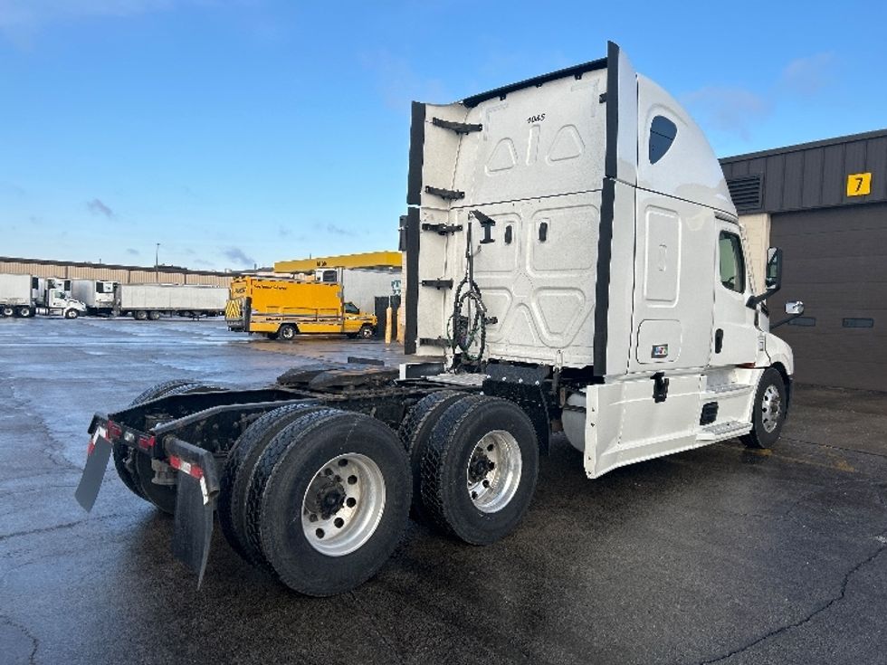Sleeper Tractor-Heavy Duty Tractors-Freightliner-2023-T12664ST-Sturtevant-WI-724,261\n\t\tmiles-$ 52,000 - Image 7