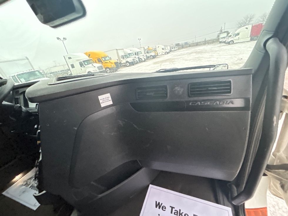 Sleeper Tractor-Heavy Duty Tractors-Freightliner-2023-T12664ST-Sturtevant-WI-741,066\n\t\tmiles-$ 49,500 - Image 14