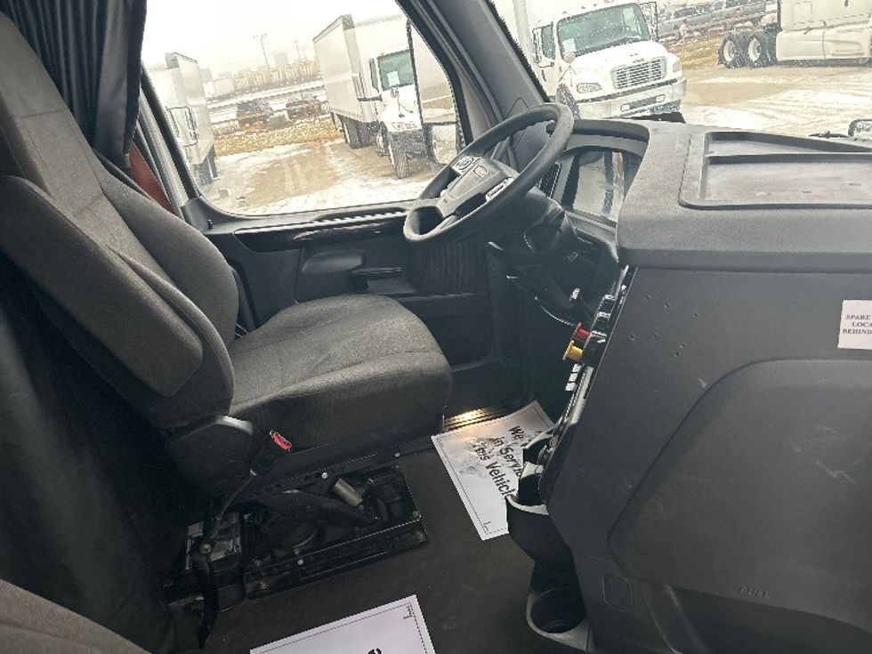 Sleeper Tractor-Heavy Duty Tractors-Freightliner-2023-T12664ST-Sturtevant-WI-741,066\n\t\tmiles-$ 49,500 - Image 15