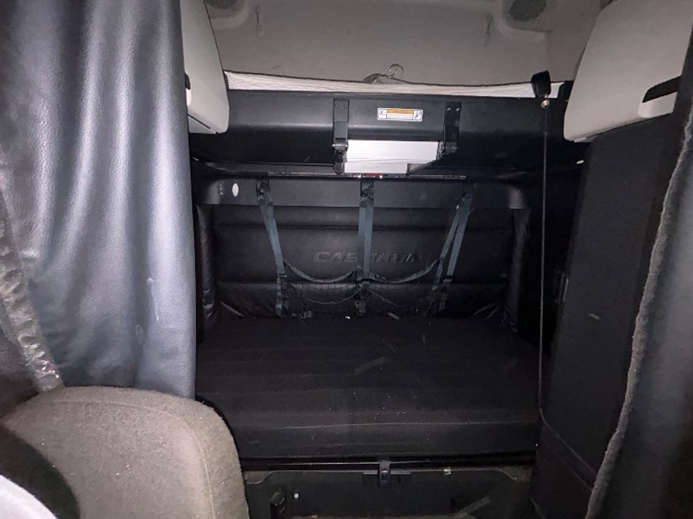 Sleeper Tractor-Heavy Duty Tractors-Freightliner-2023-T12664ST-Sturtevant-WI-741,066\n\t\tmiles-$ 49,500 - Image 16