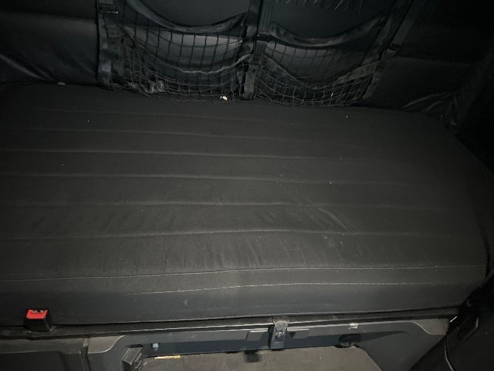 Sleeper Tractor-Heavy Duty Tractors-Freightliner-2023-T12664ST-Sturtevant-WI-741,066\n\t\tmiles-$ 49,500 - Image 17