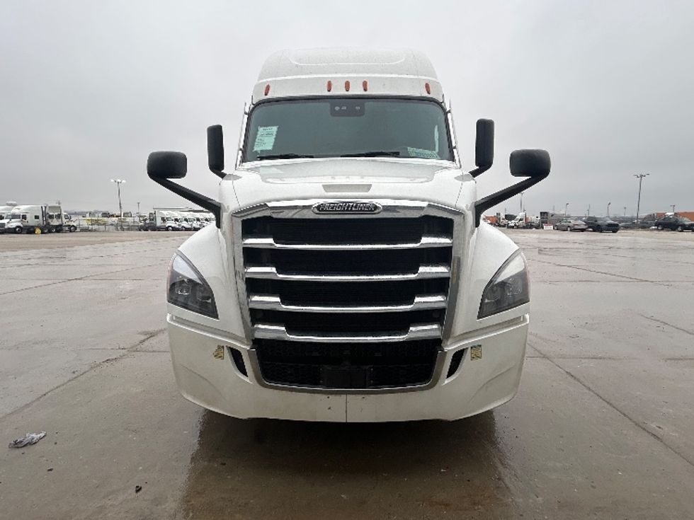 Sleeper Tractor-Heavy Duty Tractors-Freightliner-2023-T12664ST-Sturtevant-WI-741,066\n\t\tmiles-$ 49,500 - Image 2