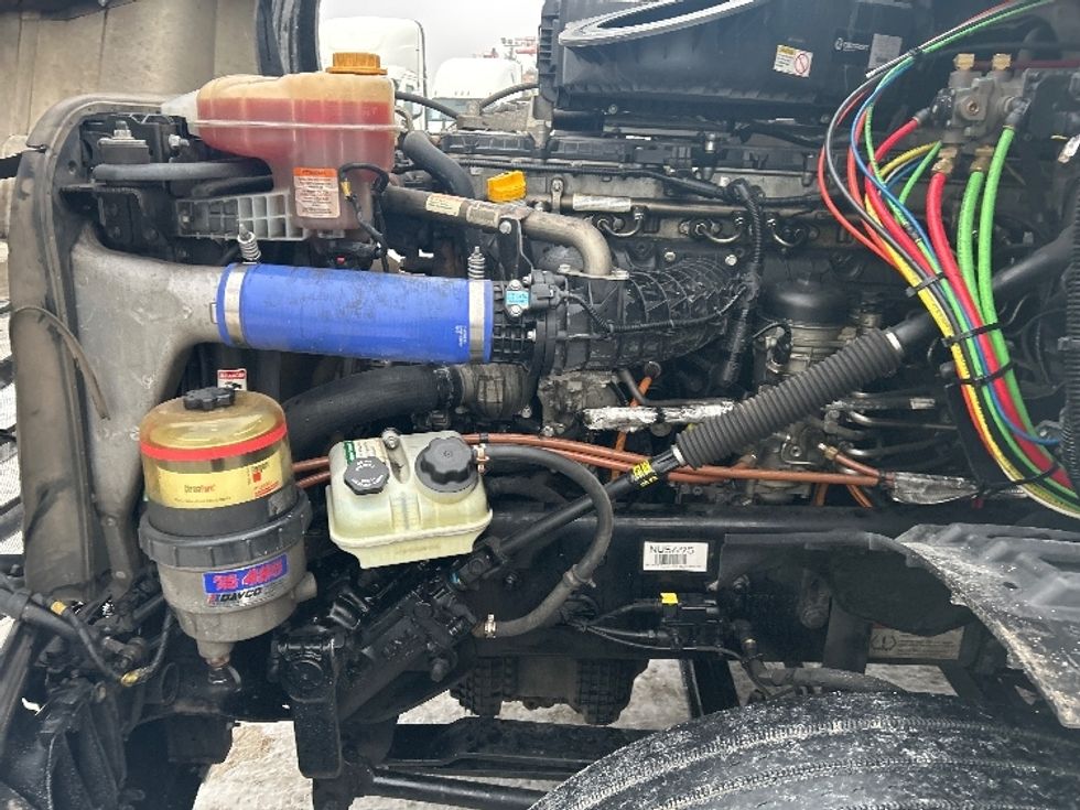 Sleeper Tractor-Heavy Duty Tractors-Freightliner-2023-T12664ST-Sturtevant-WI-741,066\n\t\tmiles-$ 49,500 - Image 21