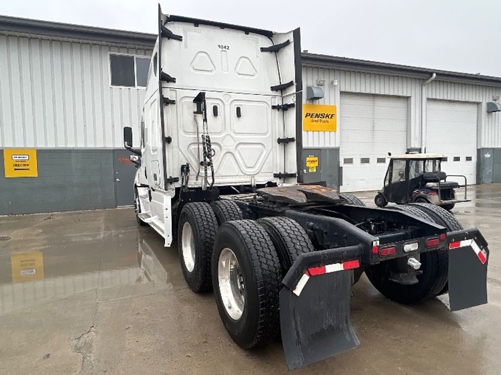 Sleeper Tractor-Heavy Duty Tractors-Freightliner-2023-T12664ST-Sturtevant-WI-741,066\n\t\tmiles-$ 49,500 - Image 5