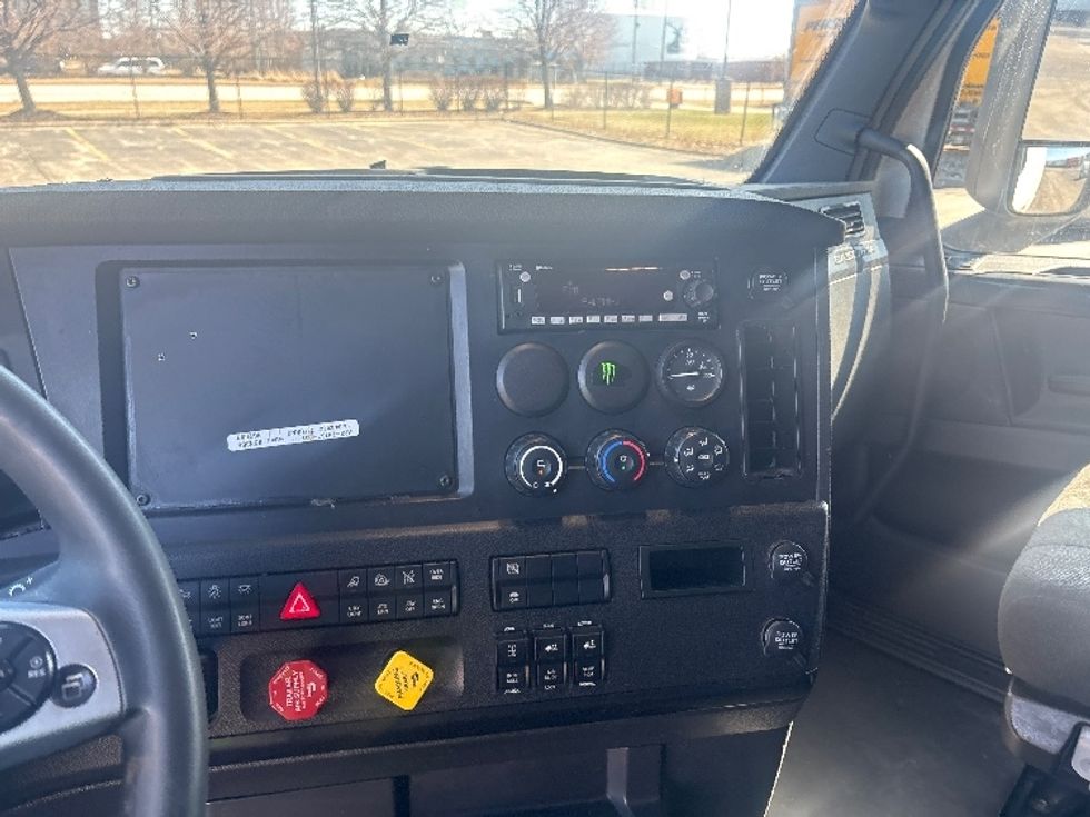 Sleeper Tractor-Heavy Duty Tractors-Freightliner-2023-T12664ST-Sturtevant-WI-752,622\n\t\tmiles-$ 48,250 - Image 11