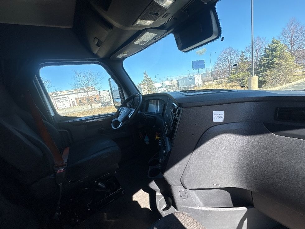 Sleeper Tractor-Heavy Duty Tractors-Freightliner-2023-T12664ST-Sturtevant-WI-752,622\n\t\tmiles-$ 48,250 - Image 14