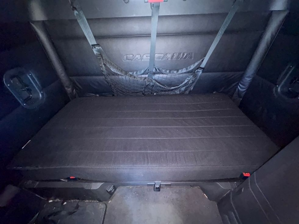 Sleeper Tractor-Heavy Duty Tractors-Freightliner-2023-T12664ST-Sturtevant-WI-752,622\n\t\tmiles-$ 48,250 - Image 16