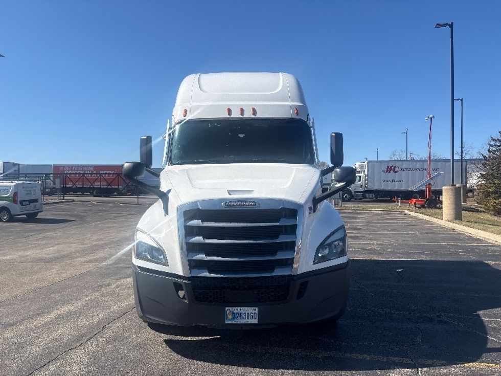 Sleeper Tractor-Heavy Duty Tractors-Freightliner-2023-T12664ST-Sturtevant-WI-752,622\n\t\tmiles-$ 48,250 - Image 2