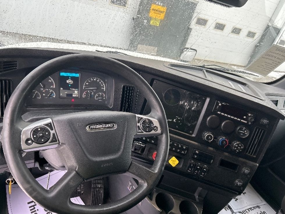Sleeper Tractor-Heavy Duty Tractors-Freightliner-2023-T12664ST-Sturtevant-WI-763,876\n\t\tmiles-$ 47,250 - Image 11