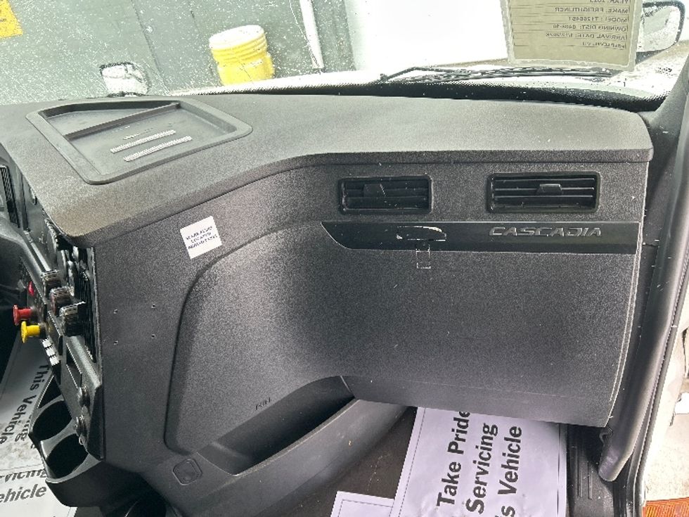 Sleeper Tractor-Heavy Duty Tractors-Freightliner-2023-T12664ST-Sturtevant-WI-763,876\n\t\tmiles-$ 47,250 - Image 14