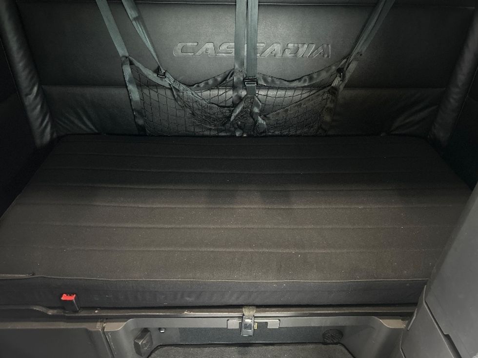 Sleeper Tractor-Heavy Duty Tractors-Freightliner-2023-T12664ST-Sturtevant-WI-763,876\n\t\tmiles-$ 47,250 - Image 17