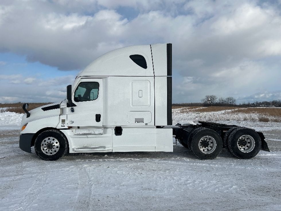 Sleeper Tractor-Heavy Duty Tractors-Freightliner-2023-T12664ST-Sturtevant-WI-763,876\n\t\tmiles-$ 47,250 - Image 4