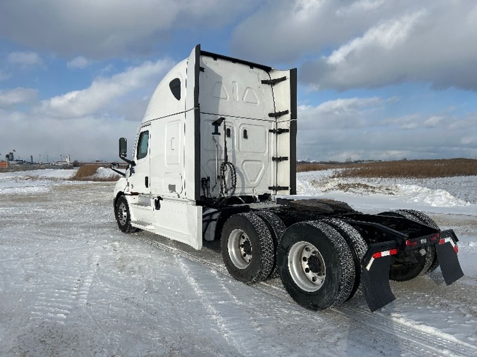 Sleeper Tractor-Heavy Duty Tractors-Freightliner-2023-T12664ST-Sturtevant-WI-763,876\n\t\tmiles-$ 47,250 - Image 5