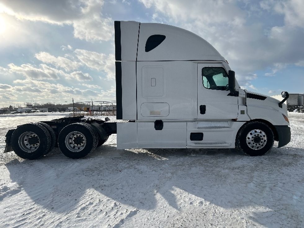 Sleeper Tractor-Heavy Duty Tractors-Freightliner-2023-T12664ST-Sturtevant-WI-763,876\n\t\tmiles-$ 47,250 - Image 8