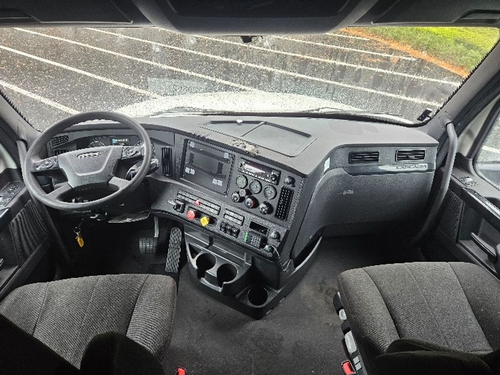 Sleeper Tractor-Heavy Duty Tractors-Freightliner-2023-T12664ST-Tampa-FL-518,461\n\t\tmiles-$ 67,750 - Image 12