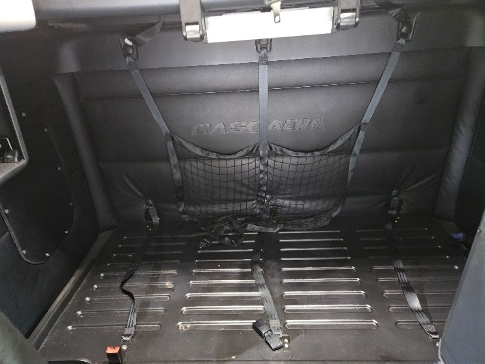 Sleeper Tractor-Heavy Duty Tractors-Freightliner-2023-T12664ST-Tampa-FL-518,461\n\t\tmiles-$ 67,750 - Image 16