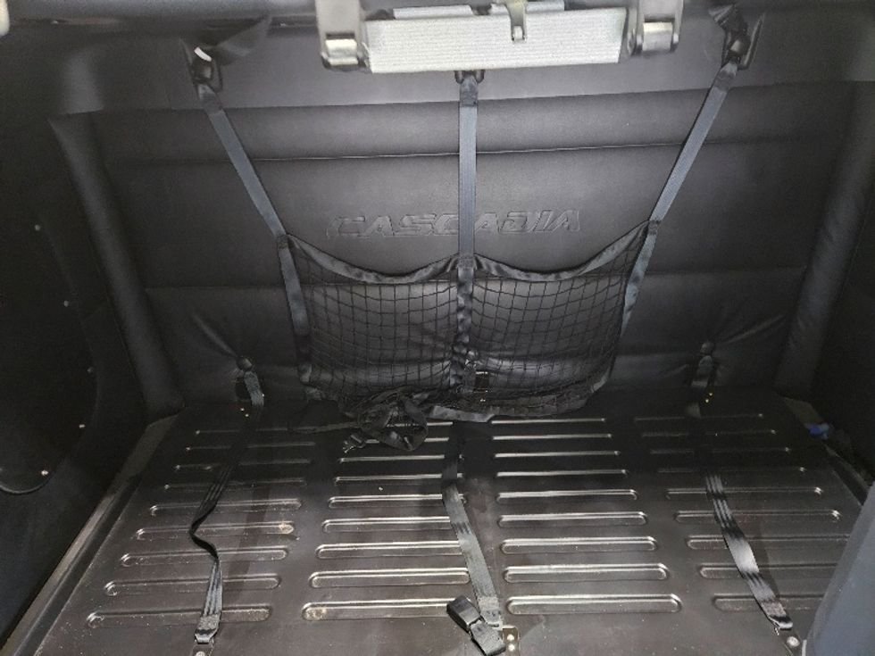 Sleeper Tractor-Heavy Duty Tractors-Freightliner-2023-T12664ST-Tampa-FL-518,461\n\t\tmiles-$ 67,750 - Image 17