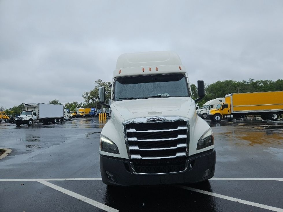 Sleeper Tractor-Heavy Duty Tractors-Freightliner-2023-T12664ST-Tampa-FL-518,461\n\t\tmiles-$ 67,750 - Image 2