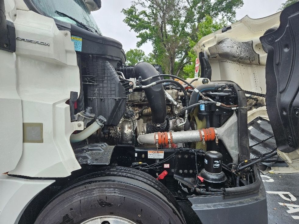 Sleeper Tractor-Heavy Duty Tractors-Freightliner-2023-T12664ST-Tampa-FL-518,461\n\t\tmiles-$ 67,750 - Image 20