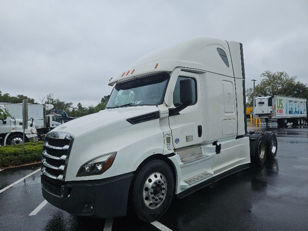 Sleeper Tractor-Heavy Duty Tractors-Freightliner-2023-T12664ST-Tampa-FL-518,461\n\t\tmiles-$ 67,750 - Image 3