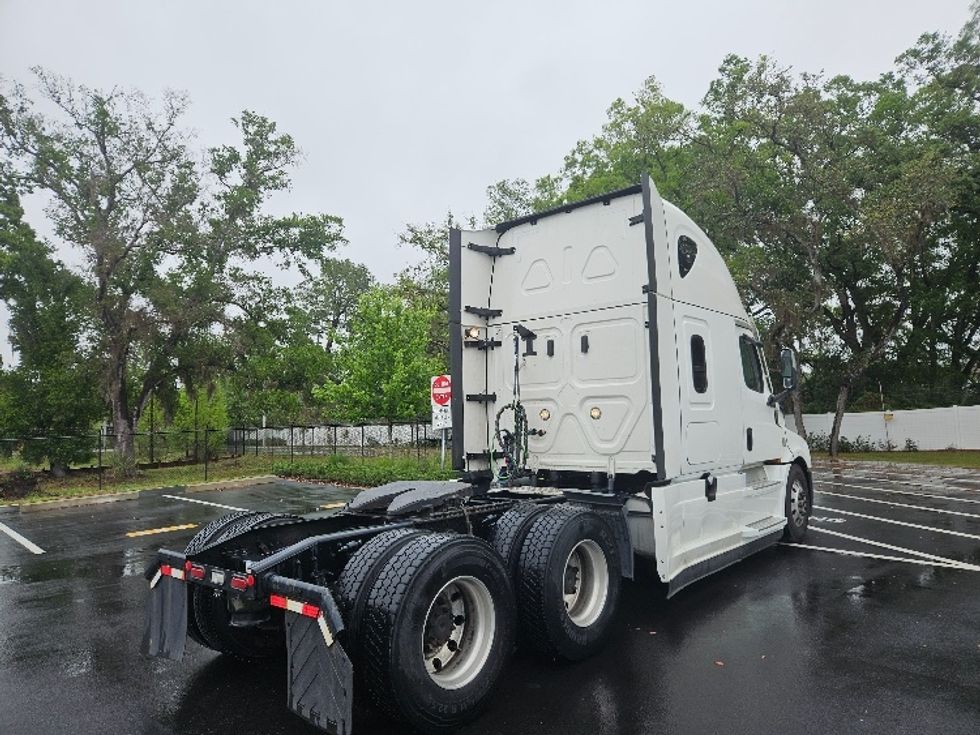 Sleeper Tractor-Heavy Duty Tractors-Freightliner-2023-T12664ST-Tampa-FL-518,461\n\t\tmiles-$ 67,750 - Image 7