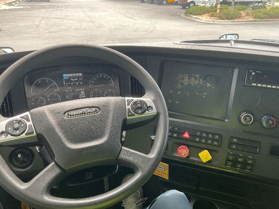 Sleeper Tractor-Heavy Duty Tractors-Freightliner-2023-T12664ST-Tampa-FL-612,689\n\t\tmiles-$ 66,250 - Image 11