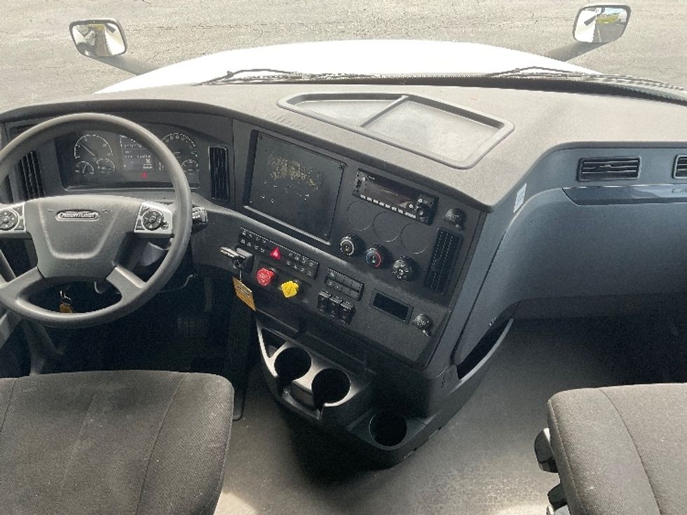 Sleeper Tractor-Heavy Duty Tractors-Freightliner-2023-T12664ST-Tampa-FL-612,689\n\t\tmiles-$ 66,250 - Image 12