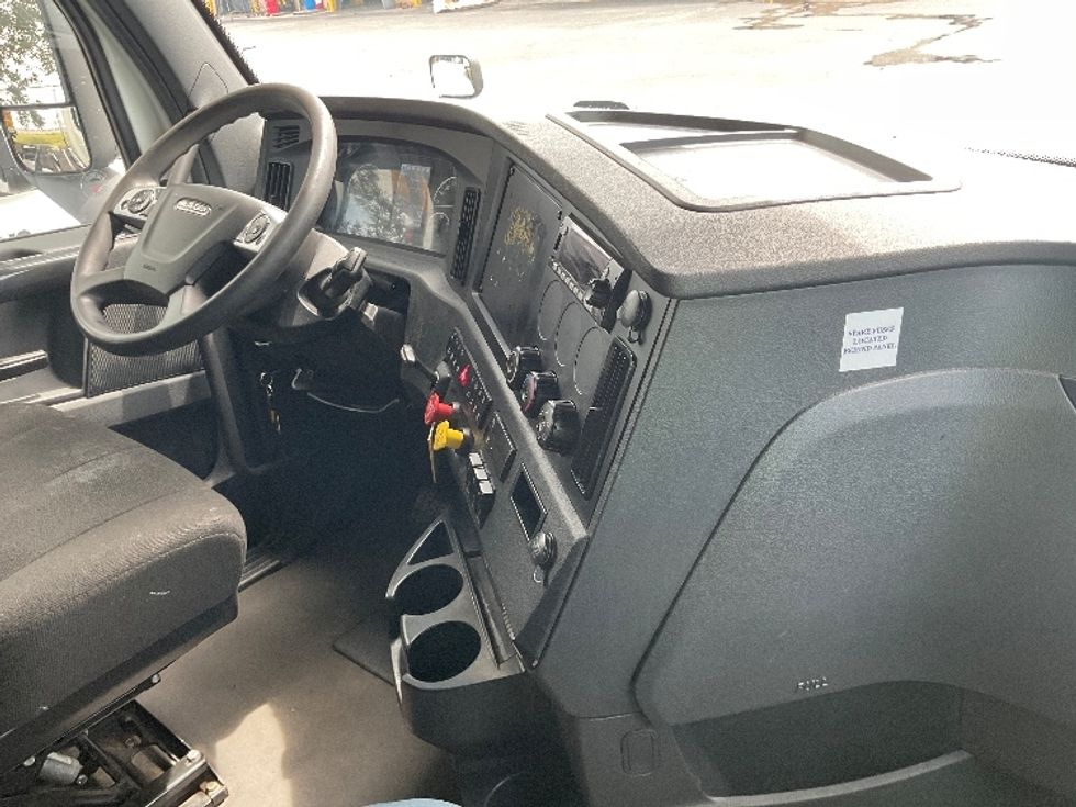 Sleeper Tractor-Heavy Duty Tractors-Freightliner-2023-T12664ST-Tampa-FL-612,689\n\t\tmiles-$ 66,250 - Image 15