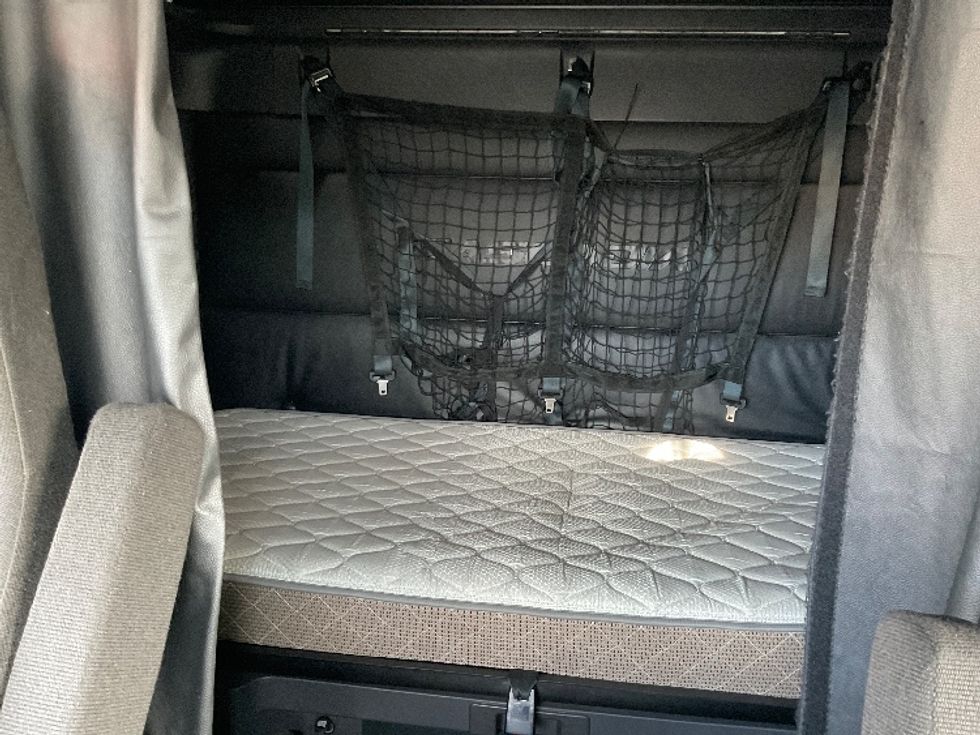 Sleeper Tractor-Heavy Duty Tractors-Freightliner-2023-T12664ST-Tampa-FL-612,689\n\t\tmiles-$ 66,250 - Image 16