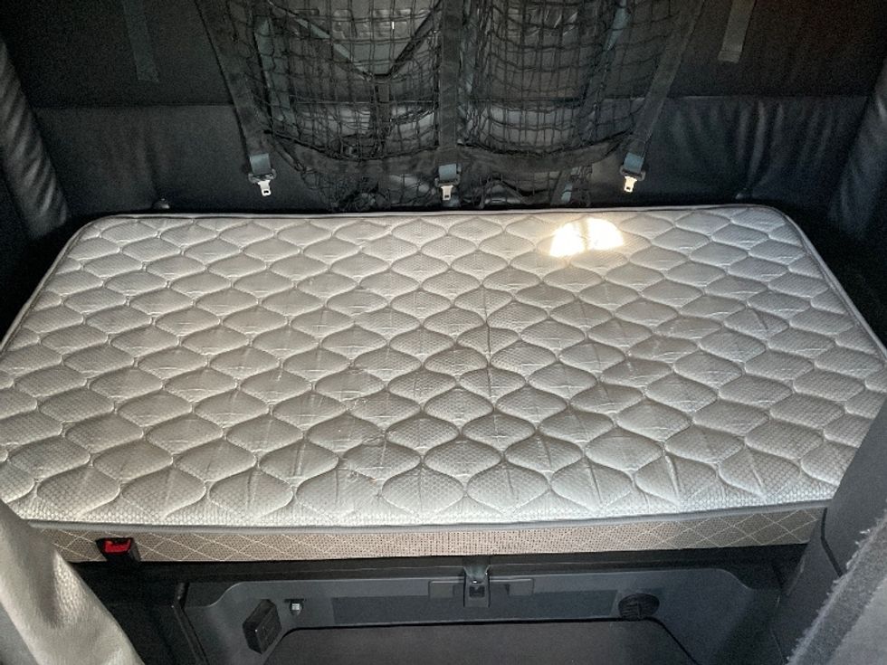 Sleeper Tractor-Heavy Duty Tractors-Freightliner-2023-T12664ST-Tampa-FL-612,689\n\t\tmiles-$ 66,250 - Image 17