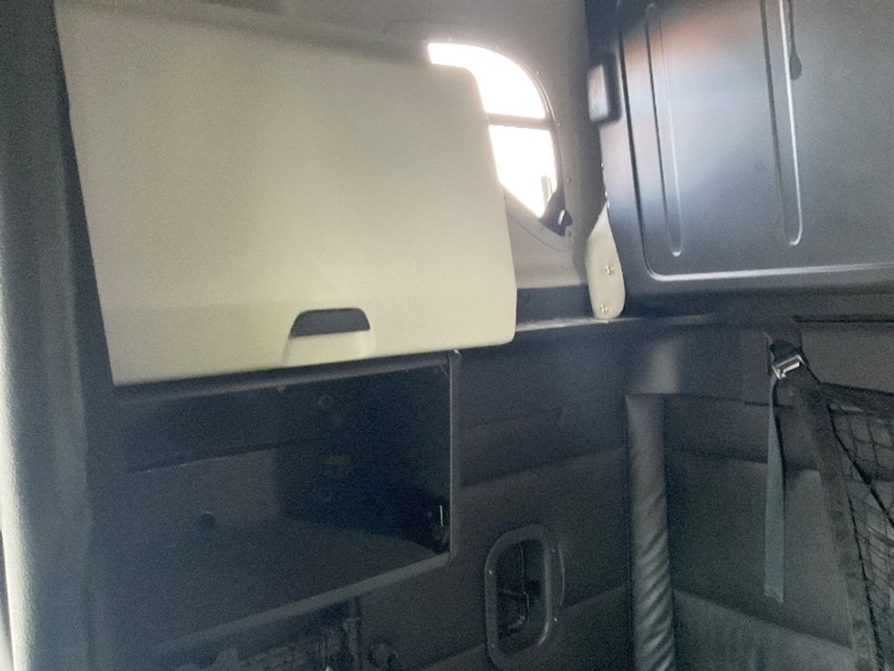 Sleeper Tractor-Heavy Duty Tractors-Freightliner-2023-T12664ST-Tampa-FL-612,689\n\t\tmiles-$ 66,250 - Image 19