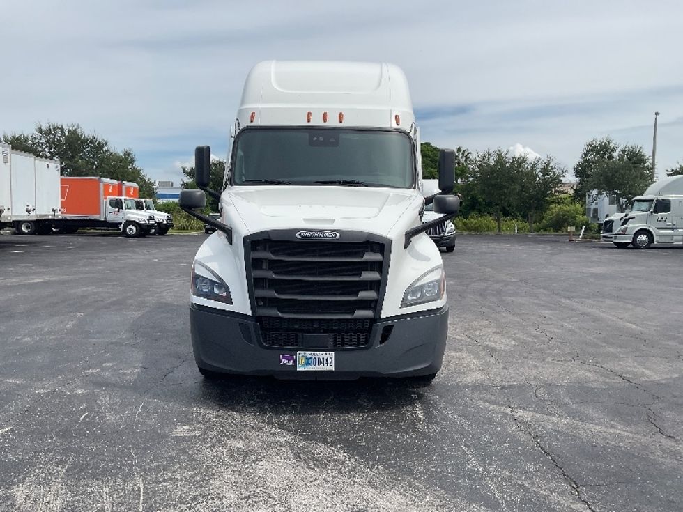 Sleeper Tractor-Heavy Duty Tractors-Freightliner-2023-T12664ST-Tampa-FL-612,689\n\t\tmiles-$ 66,250 - Image 2