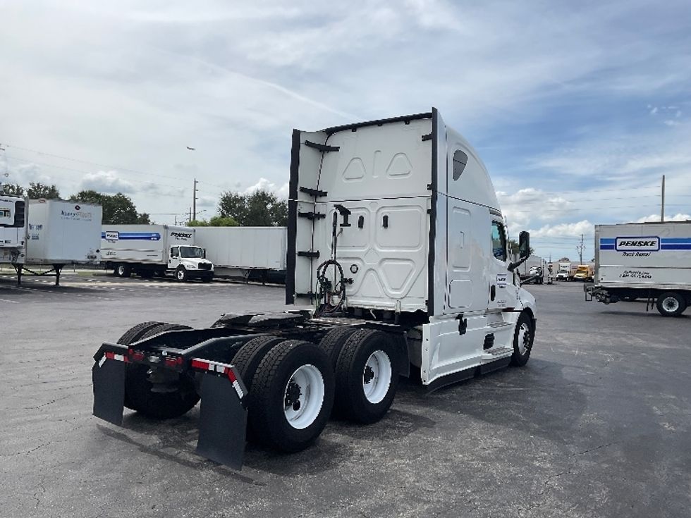 Sleeper Tractor-Heavy Duty Tractors-Freightliner-2023-T12664ST-Tampa-FL-612,689\n\t\tmiles-$ 66,250 - Image 7
