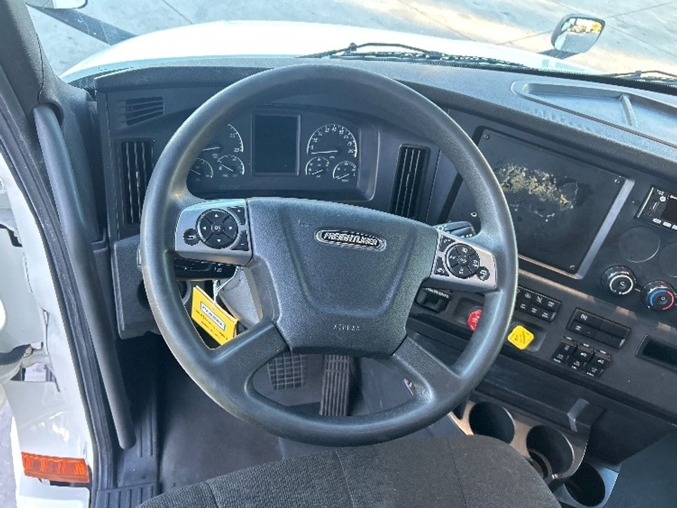 Sleeper Tractor-Heavy Duty Tractors-Freightliner-2023-T12664ST-Tampa-FL-619,394\n\t\tmiles-$ 60,750 - Image 11