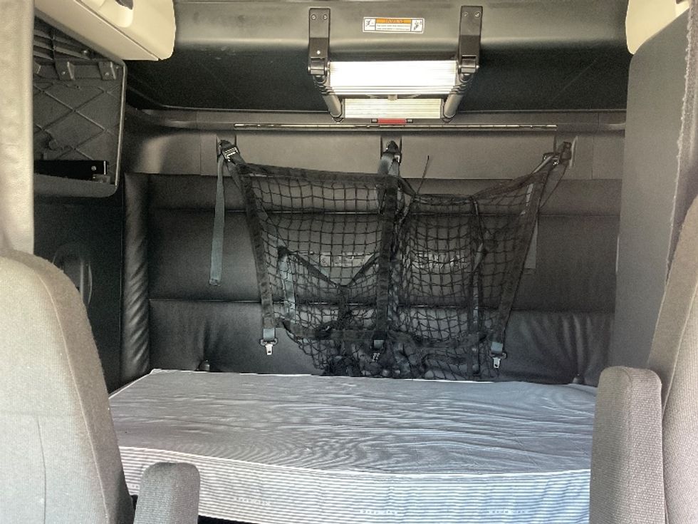 Sleeper Tractor-Heavy Duty Tractors-Freightliner-2023-T12664ST-Tampa-FL-619,394\n\t\tmiles-$ 60,750 - Image 16