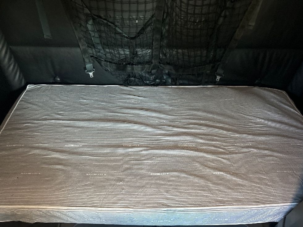 Sleeper Tractor-Heavy Duty Tractors-Freightliner-2023-T12664ST-Tampa-FL-619,394\n\t\tmiles-$ 60,750 - Image 17