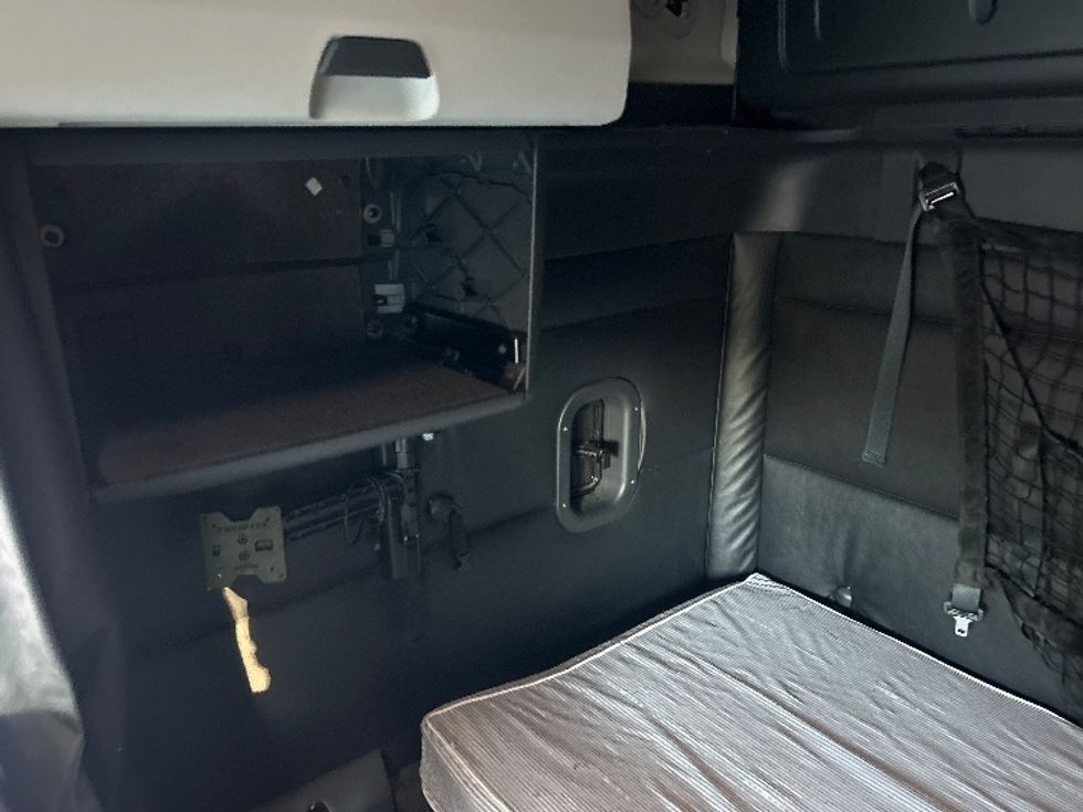 Sleeper Tractor-Heavy Duty Tractors-Freightliner-2023-T12664ST-Tampa-FL-619,394\n\t\tmiles-$ 60,750 - Image 19