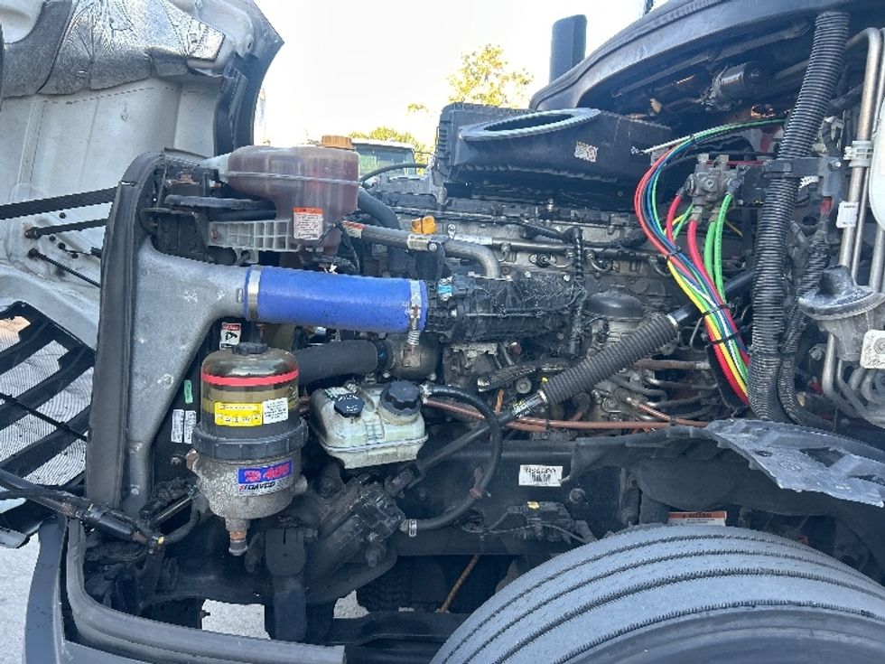 Sleeper Tractor-Heavy Duty Tractors-Freightliner-2023-T12664ST-Tampa-FL-619,394\n\t\tmiles-$ 60,750 - Image 21