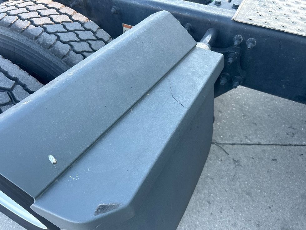 Sleeper Tractor-Heavy Duty Tractors-Freightliner-2023-T12664ST-Tampa-FL-619,394\n\t\tmiles-$ 60,750 - Image 27