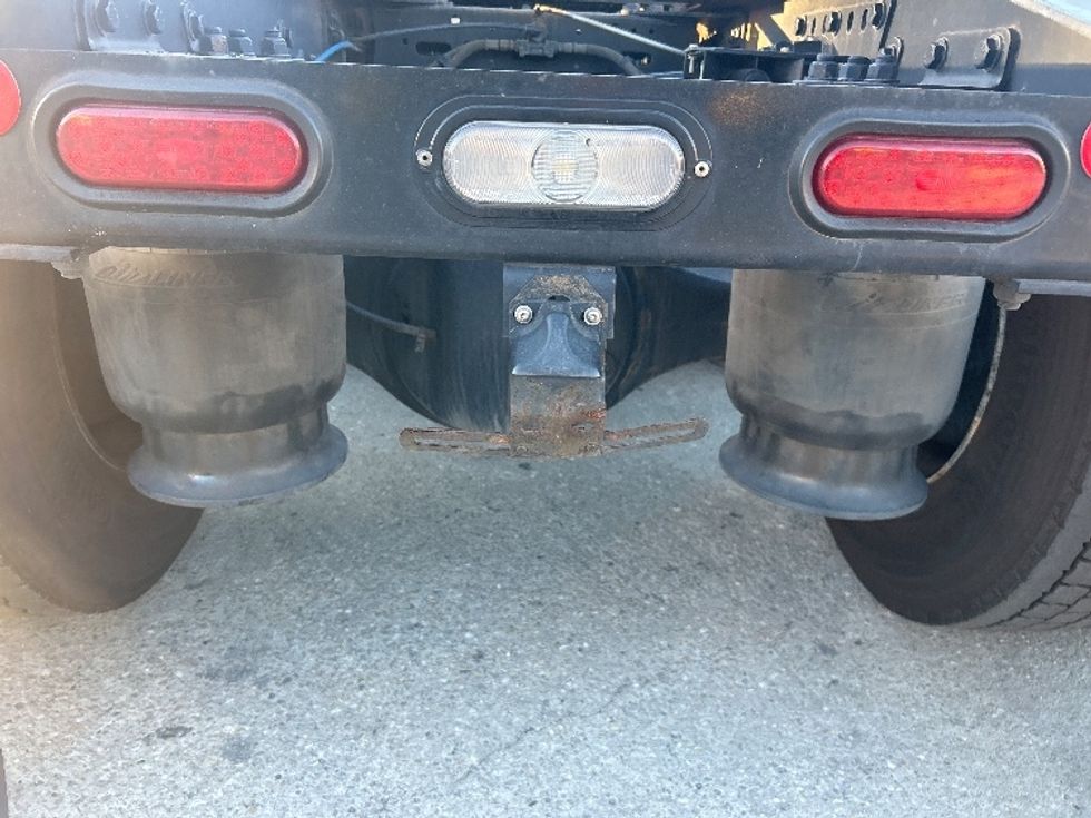 Sleeper Tractor-Heavy Duty Tractors-Freightliner-2023-T12664ST-Tampa-FL-619,394\n\t\tmiles-$ 60,750 - Image 28