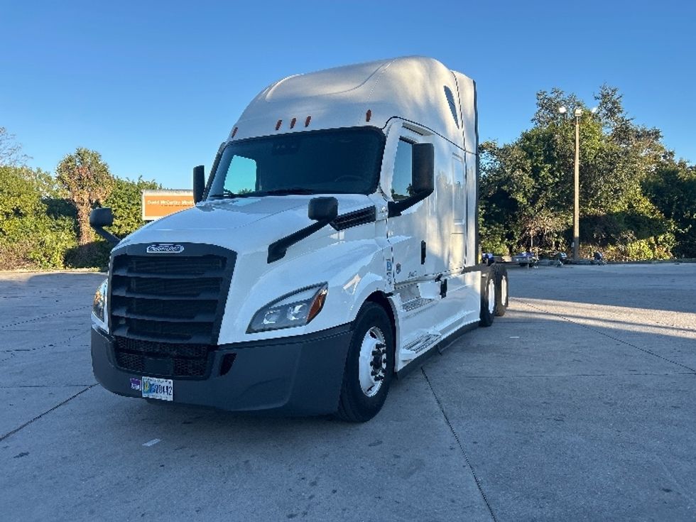 Sleeper Tractor-Heavy Duty Tractors-Freightliner-2023-T12664ST-Tampa-FL-619,394\n\t\tmiles-$ 60,750 - Image 3